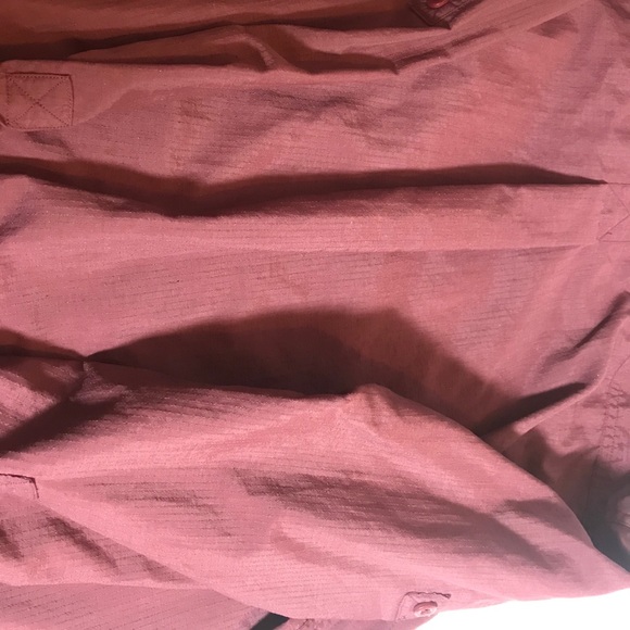 LLBean Traveler LS Wrinkle Resistant Button Down S - Picture 6 of 11